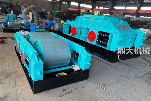 江蘇南充800×600對(duì)輥制砂機(jī)發(fā)貨