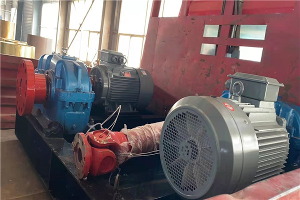 發(fā)廣州800×600對(duì)輥制砂機(jī)