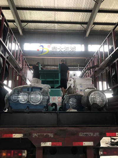 發(fā)四川成都800*600對(duì)輥破碎機(jī)