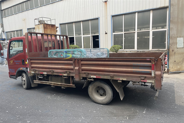 發(fā)廣西南寧400×250對(duì)輥破碎機(jī)