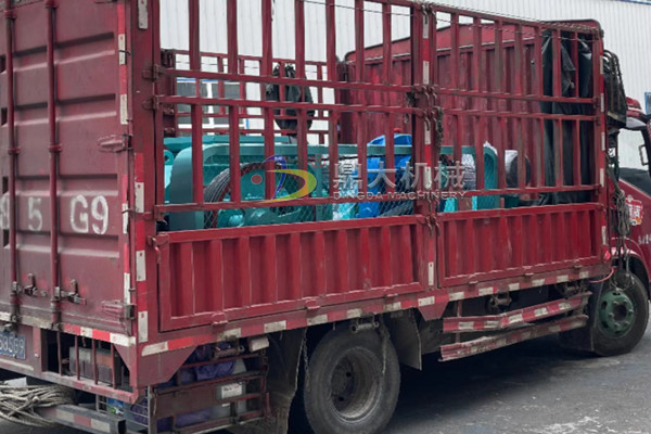 發(fā)貴州遵義610×400對(duì)輥破碎機(jī)