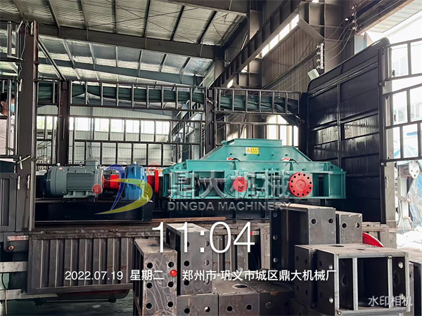 發(fā)蘇州800X600對(duì)輥制砂機(jī)