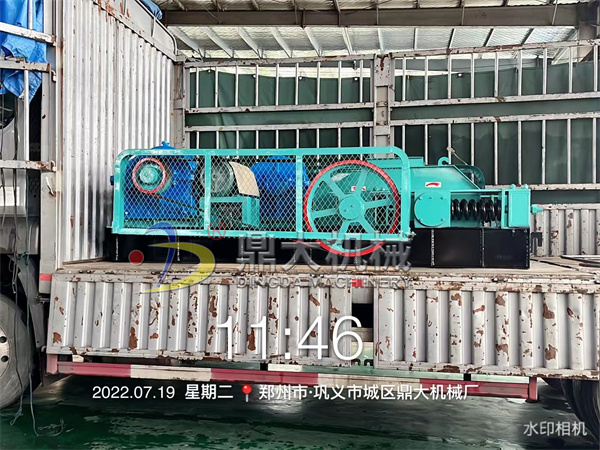 發(fā)山東東營(yíng)610X400對(duì)輥制砂機(jī)