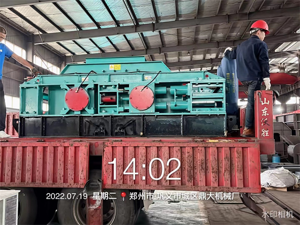 發(fā)江蘇連云港800*1000對(duì)輥破碎機(jī)