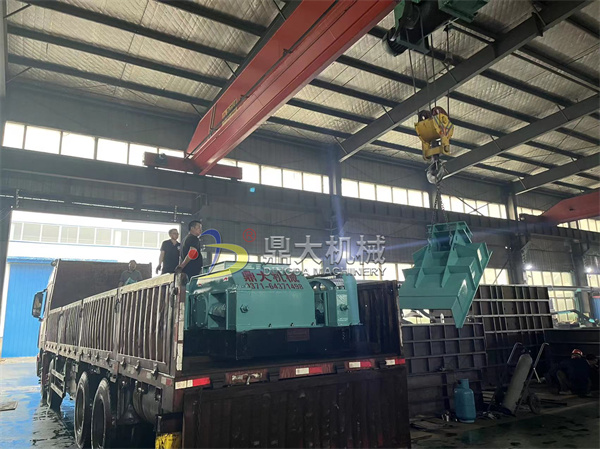 發(fā)昆明600X750雙齒輥破碎機(jī)三臺(tái)