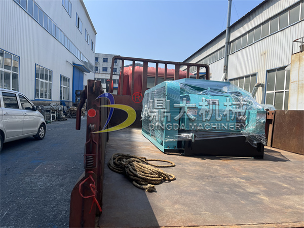 發(fā)湖北宜昌400*400對(duì)輥破碎機(jī)