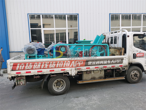 發(fā)山東棗莊610×400對輥破碎機