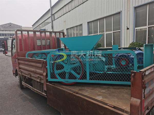 發(fā)馬來西亞400×400雙齒輥破碎機兩臺