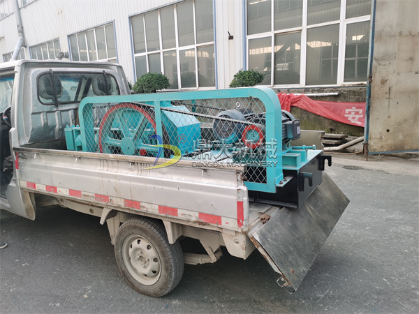 發(fā)福建漳州400×250雙齒輥破碎機