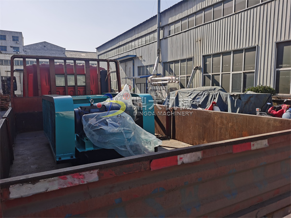 發(fā)江蘇徐州400×400對輥破碎機一臺