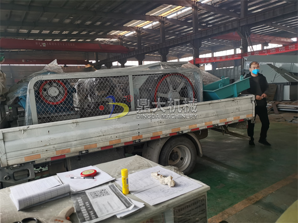 發(fā)河北石家莊610×400對輥制砂機(jī)