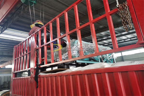 發(fā)福建三明對輥制砂機(jī)一臺斗式提升機(jī)一臺