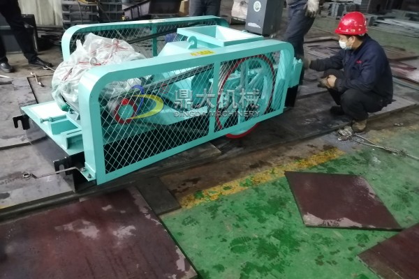 發(fā)往廣西貴港400×400型雙齒輥破碎機(jī)一臺(tái)