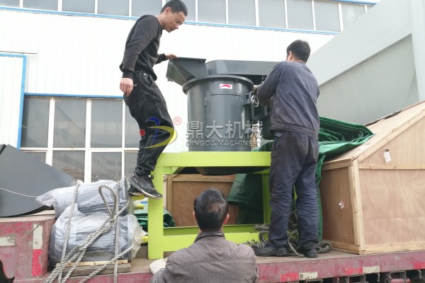 發(fā)往廣東白云區(qū)600型立式濕料粉碎機(jī)一臺(tái)