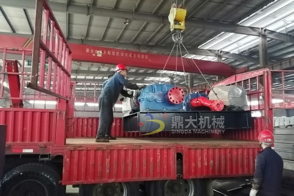 發(fā)往四川樂山1200×800型對(duì)輥制砂機(jī)