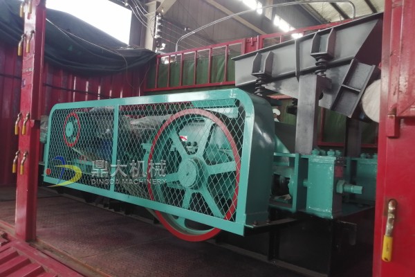 發(fā)往湖北武漢600×400型對(duì)輥制砂機(jī)